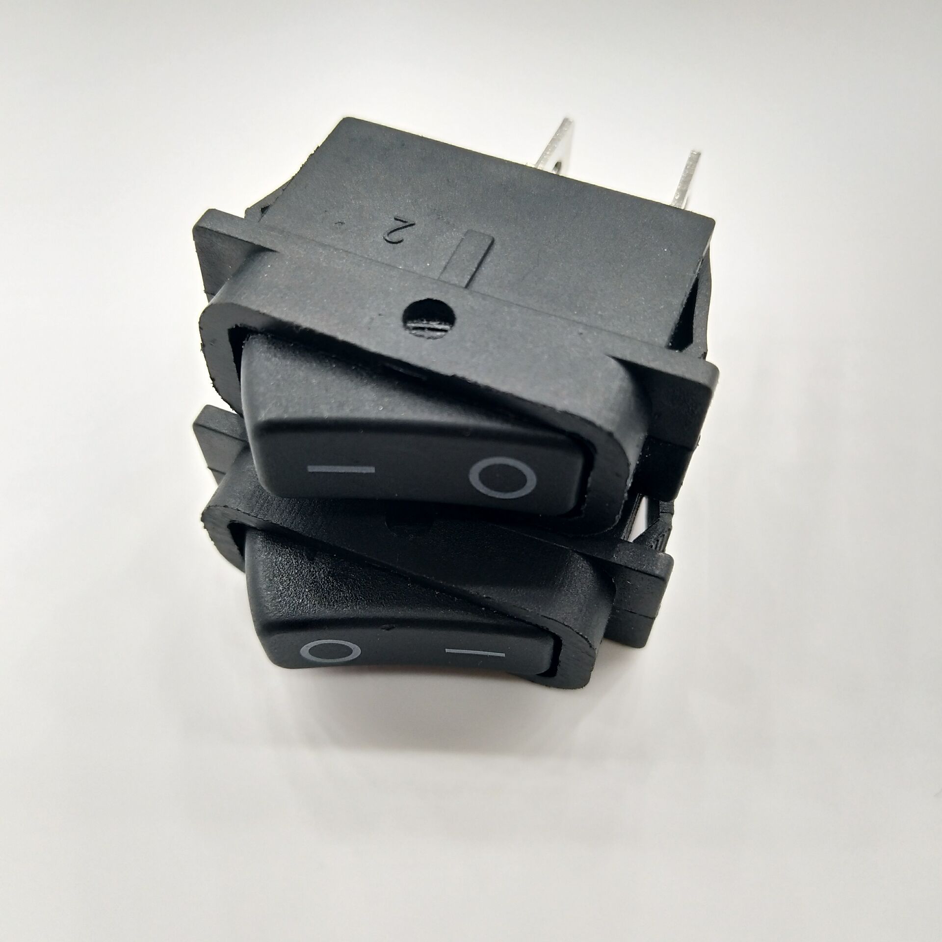 椭圆船型开关KCD3翘板开关玩具车开关黑色三脚电子船型开关