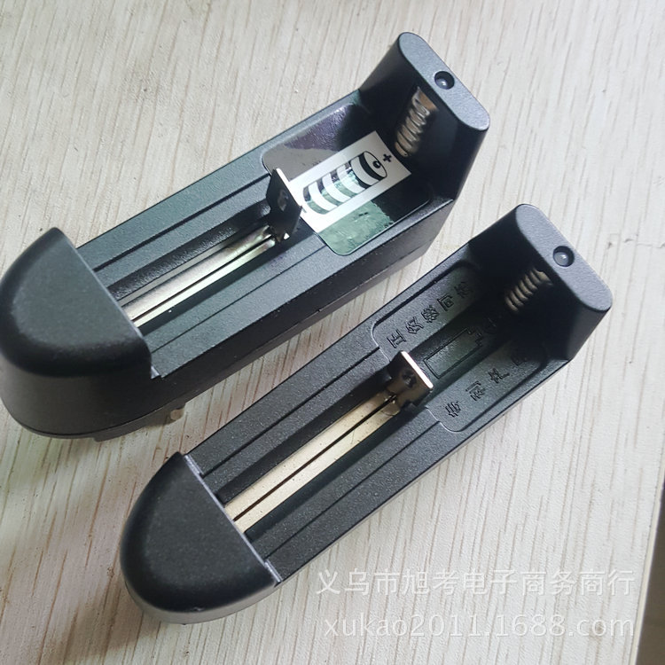 戰術18650充电器 锂电池3.6-4.2V 50g 强光手电充电器  厂价直销