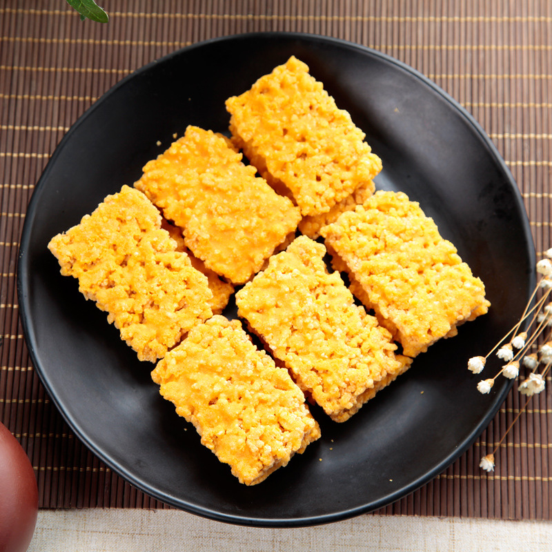 厂家直销蟹香蛋黄味糯米锅巴蟹黄咸香脆网红休闲零食油炸袋装批发
