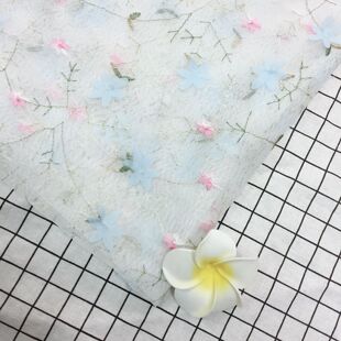 Spot wholesale new mesh hexagonal mesh embroidery three-dimensional chiffon small flower contrast branch embroidery gauze skirt fabric