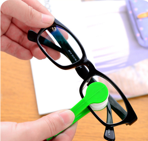 Home multifunctional portable glasses wiper glasses cleaning wipes cleaning brush leaves no trace wholesale