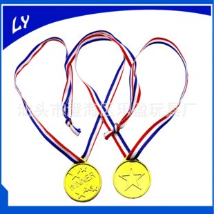 Cross -Bordder Hot -Showering Plastic Medals Детская игрушечная вечеринка Поставки спортивной встречи золотой карты 3.8 см.