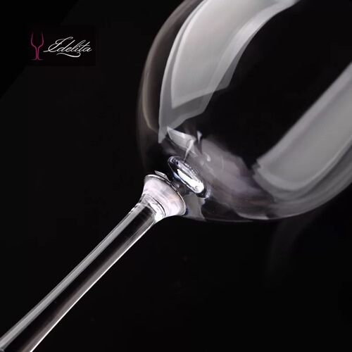 The Iderita Red Wine Glass, made of crystal, is a household high-stemmed glass suitable for red wine glasses and wine tasting cups, and it can be used as a logo.