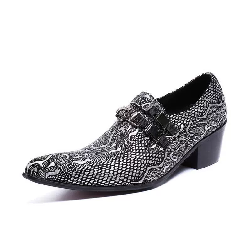 Британская корейская версия кожаной парикмахер увеличивает мужскую обувь модная остроконечная маленькая кожаная обувь приливная обувь ножки мужская повседневная кожаная обувь