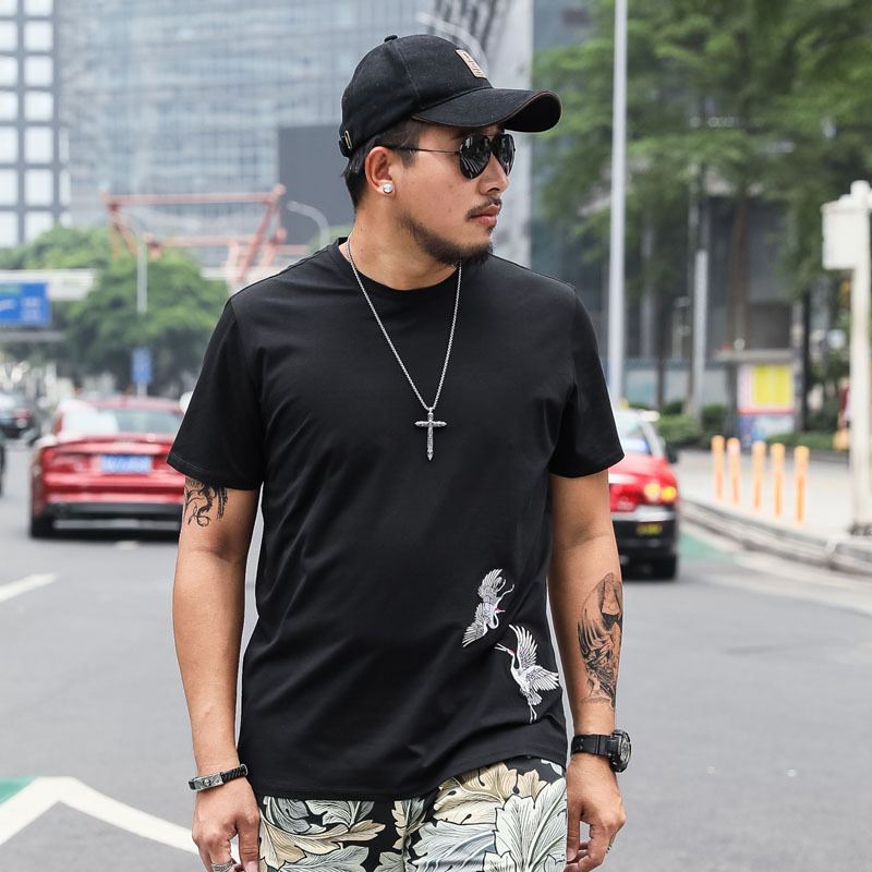 Short sleeve T-shirt with a round collar