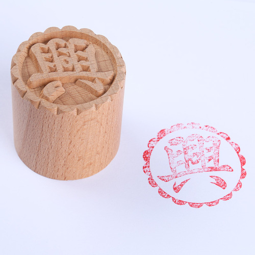 Su-style mooncakes, bean paste buns, dim sum, steamed buns, steamed buns, white pastry, patterned pasta, wooden mooncake seals