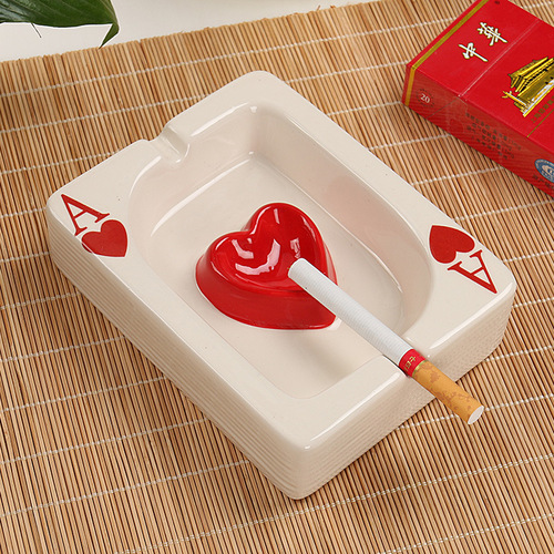 European-style playing cards creative red heart square ashtray Japanese-style American hotel living room dining table ashtray craft ornaments