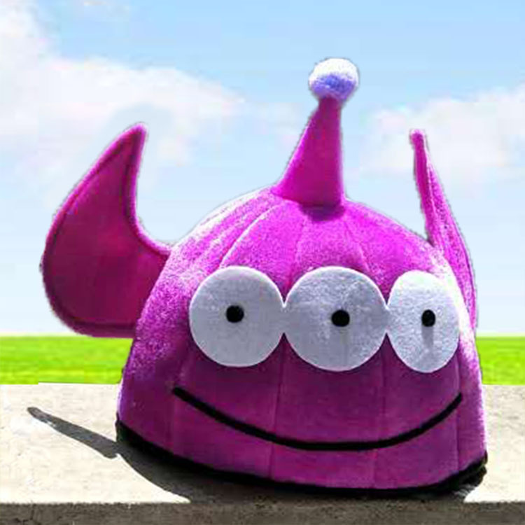 2018 sombrero de monstruo de tres ojos Venta caliente de dibujos animados animal de peluche juguete de tres ojos sombrero de terciopelo de oro extranjero