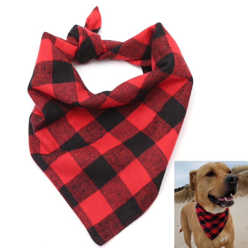 Fabricante en stock transfronterizo Amazon popular Otoño e Invierno mascota saliva toalla Rojo Negro a cuadros perro bufanda mascota triángulo toalla