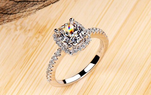 Korean Fashion Square Light Luxury Four Claw Ring for Women Wedding Open Diamond Ring Zircon Crystal Silver Jewelry Ring Wholesale