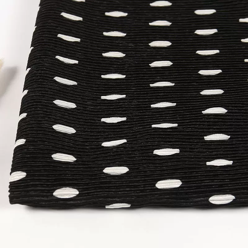 新款针织印花压皱面料连衣裙服装面料黑底白点圆点印花面料