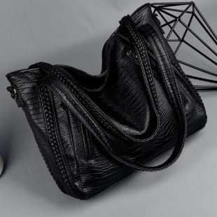 Capacious shoulder bag one shoulder, phone bag, trend of season, Japanese and Korean, Korean style, crocodile print