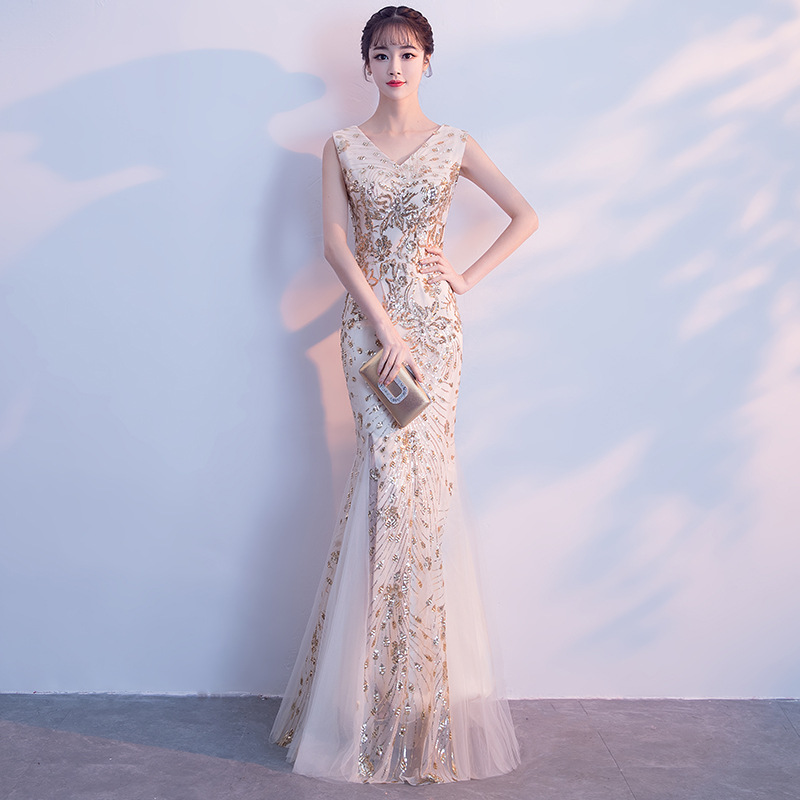 Dignified And Elegant Evening Dress For The Annual Meeting
