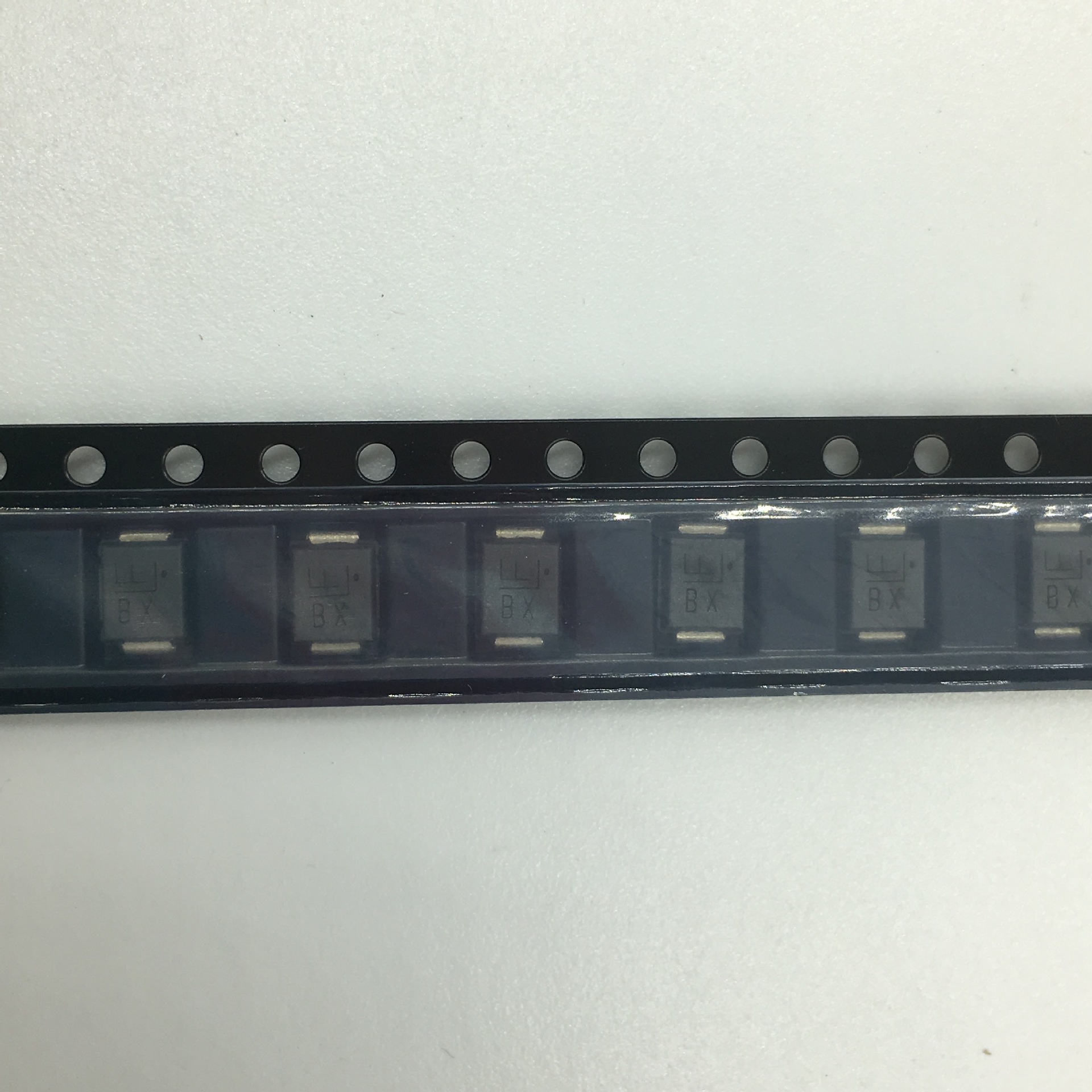 美国LITTELFUSE双向TVS二极管SMBJ22CA 600W/22V 贴片DO-214AA封