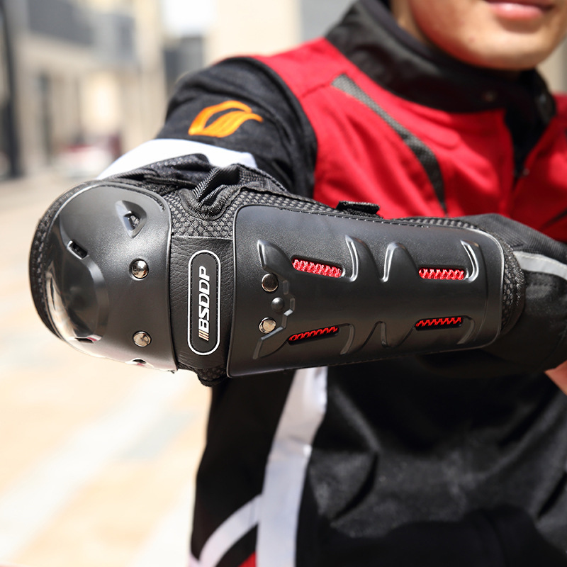 Cuatro temporadas de conducción de la motocicleta rodillera codo de cuatro piezas off-road Knight Equipo de protección otoño e invierno cálido equipo de almohadilla de pierna resistente a caídas