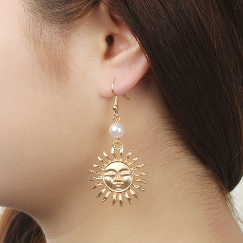 European and American foreign trade personalized creative pearl sunflower smile earrings, alloy electroplated girls and children's back-to-school accessories