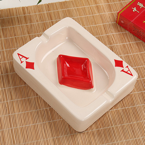 European-style playing cards creative red heart square ashtray Japanese-style American hotel living room dining table ashtray craft ornaments