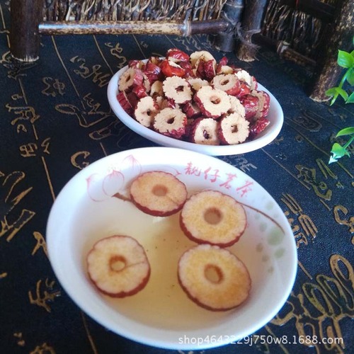 Fresh-dried jujube slices from Ruqiang, Xinjiang, seedless crunchy jujube rings, perfect for tea or instant consumption.