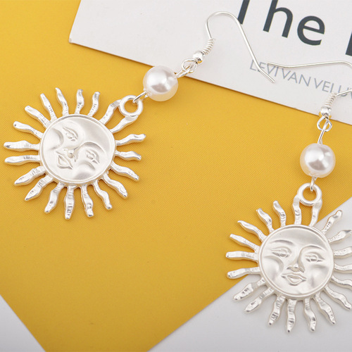 European and American foreign trade personalized creative pearl sunflower smile earrings, alloy electroplated girls and children's back-to-school accessories