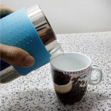 快速发货不锈钢硅胶套尖嘴花式咖啡拉花杯，不锈钢咖啡机奶泡杯