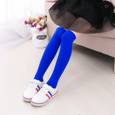 Fábrica al por mayor primavera y verano medias de terciopelo fino para niños calcetines altos para bebés niñas a rayas sobre la rodilla Calcetines