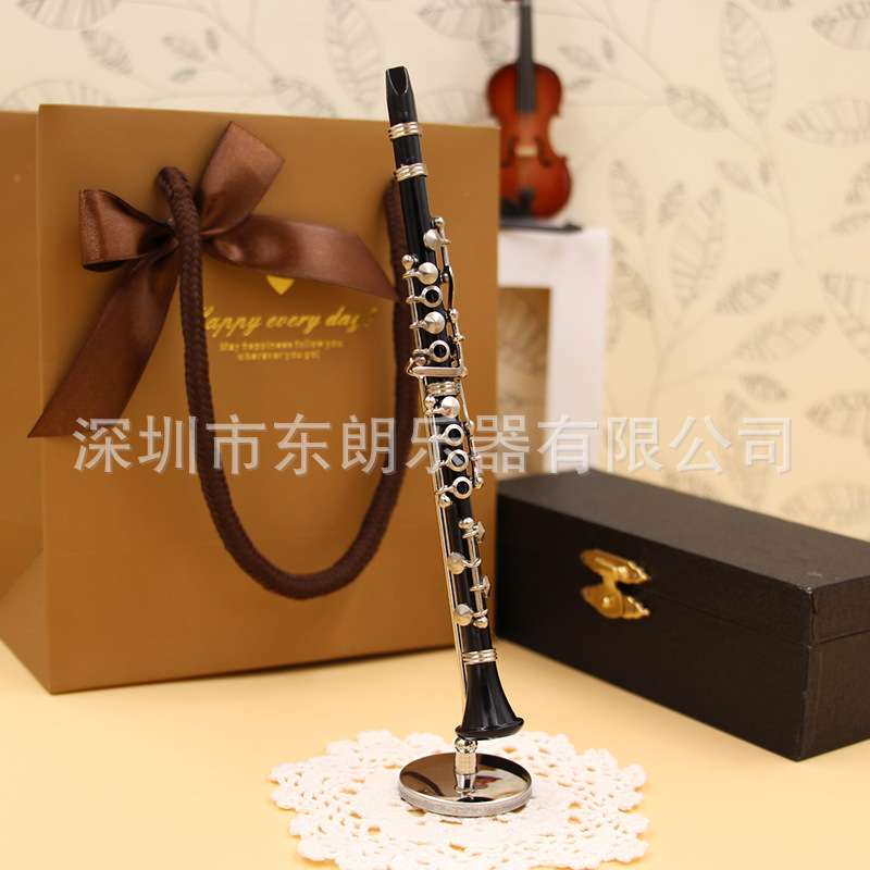 厂家供应迷你单簧管模型 低音迷你黑管乐器 生日礼物摆饰黑管胸针