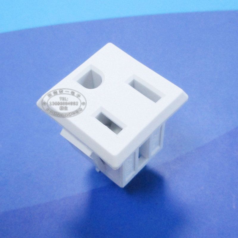 可出口用白色美式三孔插座27*27方形卡扣式白色AC电源插座DB-14-M