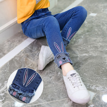 童装女童牛仔裤紧身弹力卡通刺绣春秋中大童翻脚口长裤一件代发