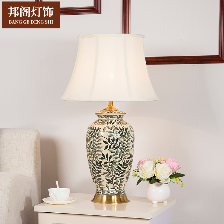 Factory direct American classic led desk lamp ceramic retro desk lamp bedroom hotel bedside lamp a generation of hair Factory direct American classic led desk lamp ceramic retro desk lamp bedroom hotel bedside lamp a generation of hair