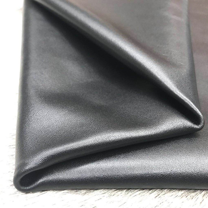 블랙 퍼스트 레이어 양가죽 가방 및 신발 갑피는 전체 천연 가죽과 혼합된 양가죽으로 제작되었습니다.