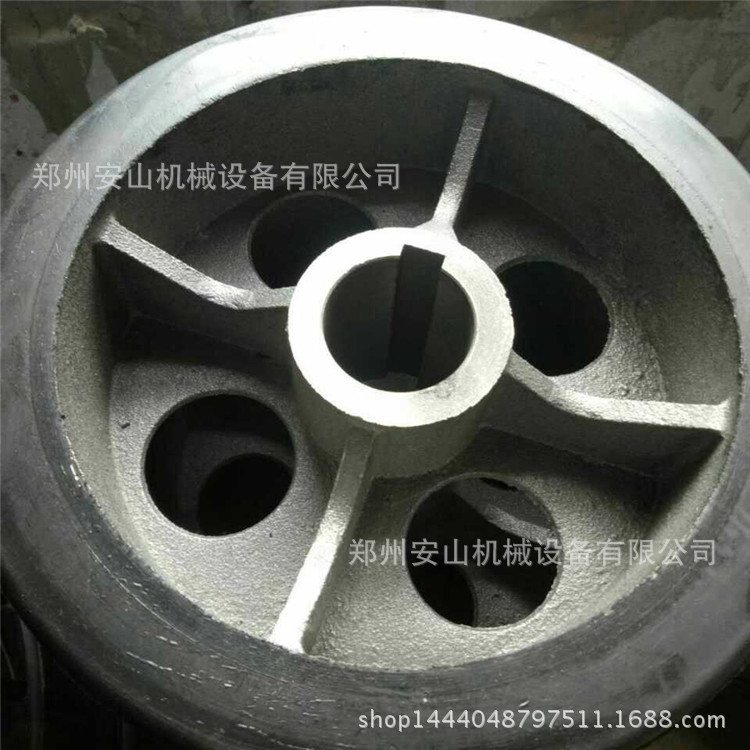 JZC350型水泥搅拌机配件摩擦胶轮 JSc500混凝土搅拌滚轮 400托轮