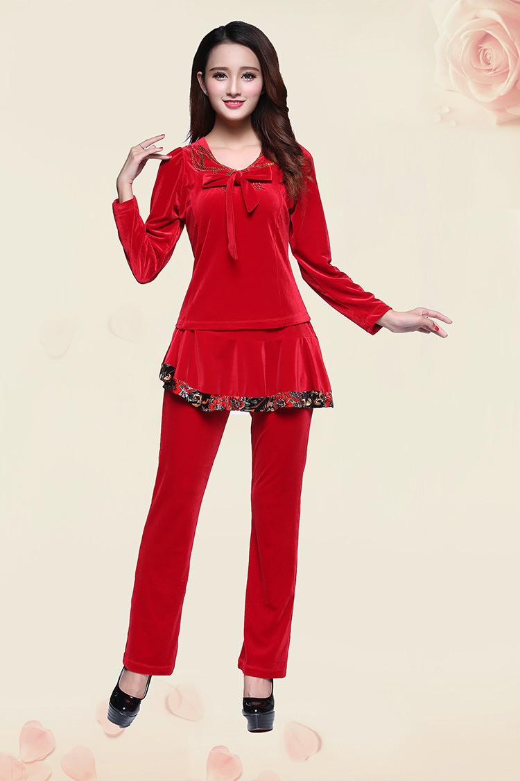 Red Gold collar top + red culottes suit