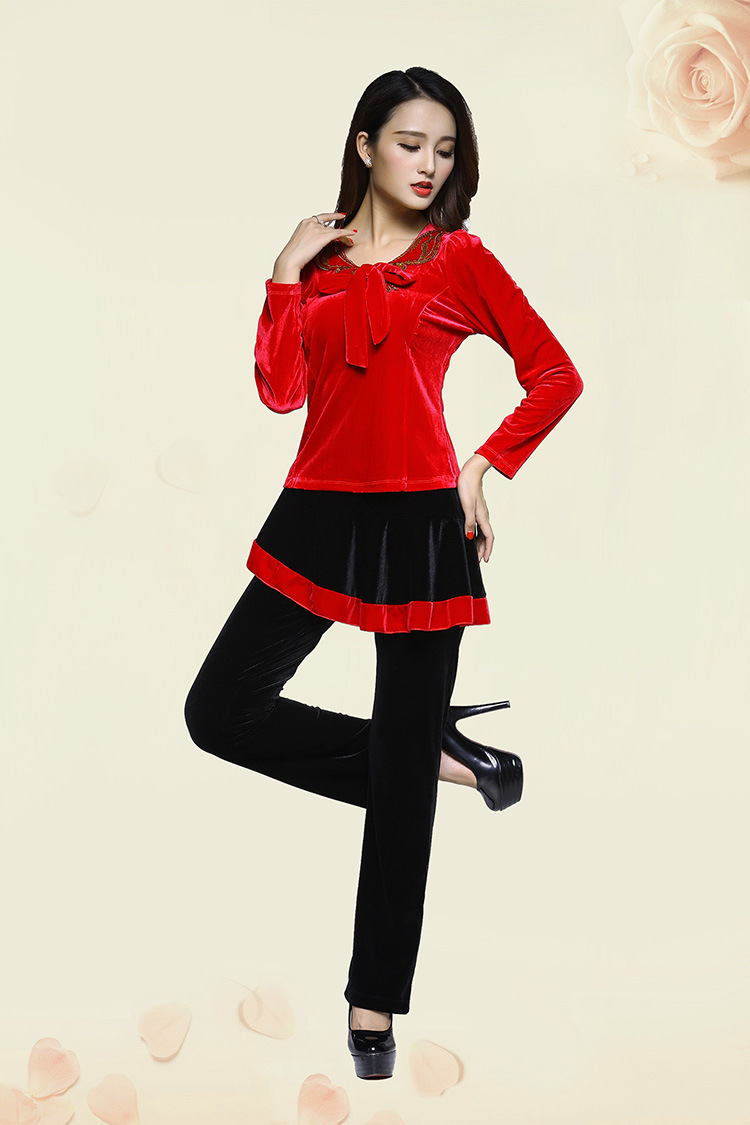 Red Gold collar top + black culottes suit