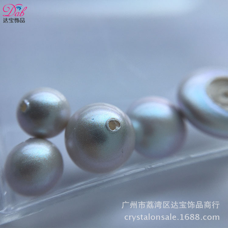White hair accessory pearl for manicure