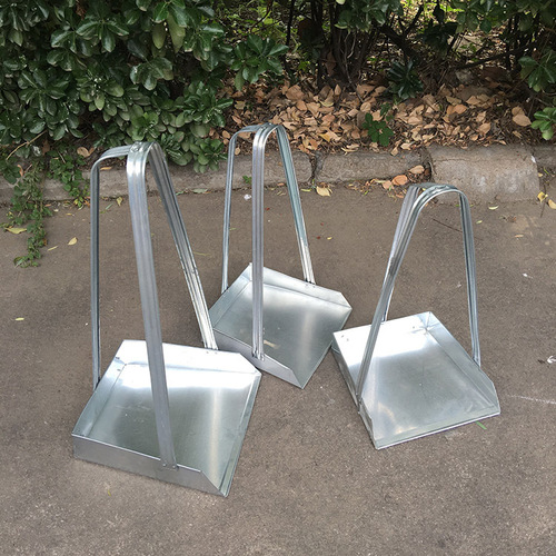 Dust bucket wholesale large iron dustpan iron stamp garbage shovel thickened garbage iron dustpan iron bucket cleaning set