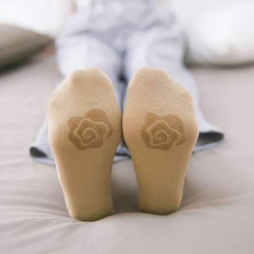 Rose pattern cotton bottom ice silk shallow mouth invisible boat socks lace non-slip silicone socks for women manufacturer wholesale