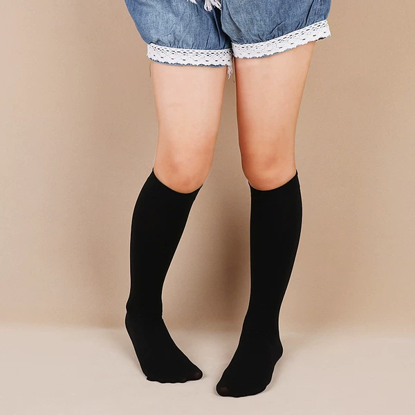 Golden socks Lang velvet calf socks are all black