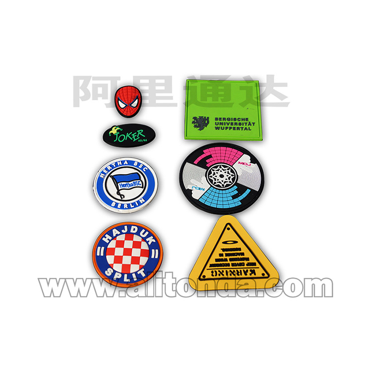 深圳龙华胶章厂车标胶章加工 箱包服装胶章拉链头生产 迪司尼授权