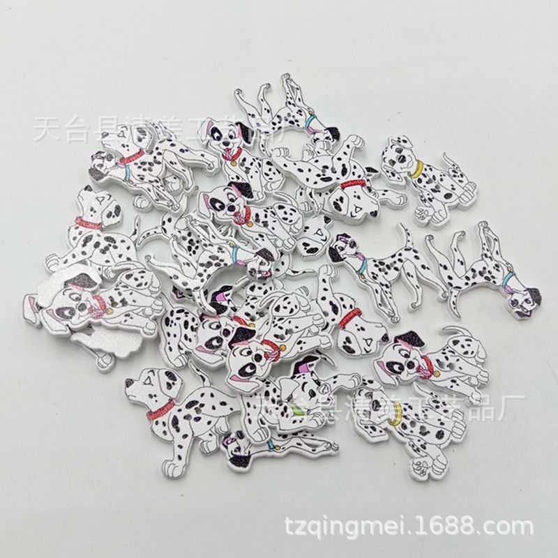 Perro dálmata de dibujos animados de fondo blanco mixto de 20-30mm perro pintado de madera de bricolaje 50 pc/paquete