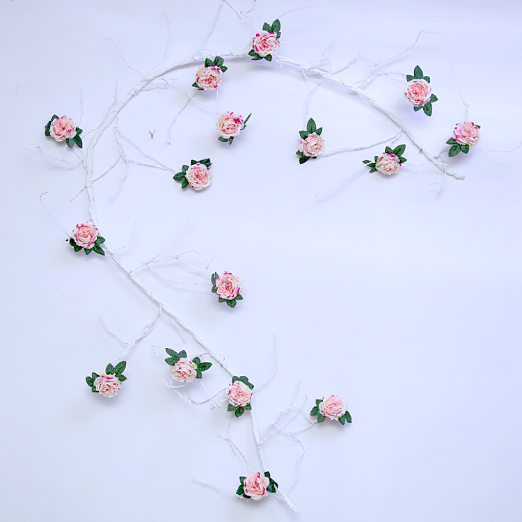 Artificial Rose vid blanco espuma vid Rosa ratán peonía extranjera boda Fondo pared