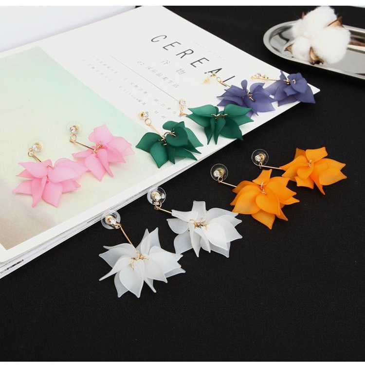 Retro fresh long earrings