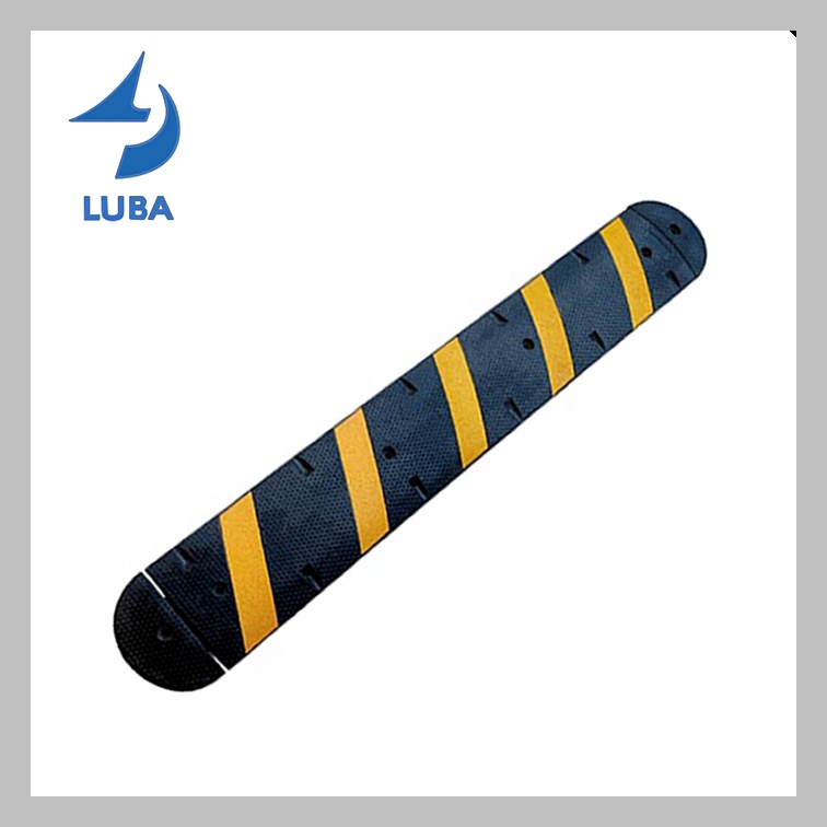 1830*300*50mm减速带现货出口型减速板道路交通安全缓冲设施批发