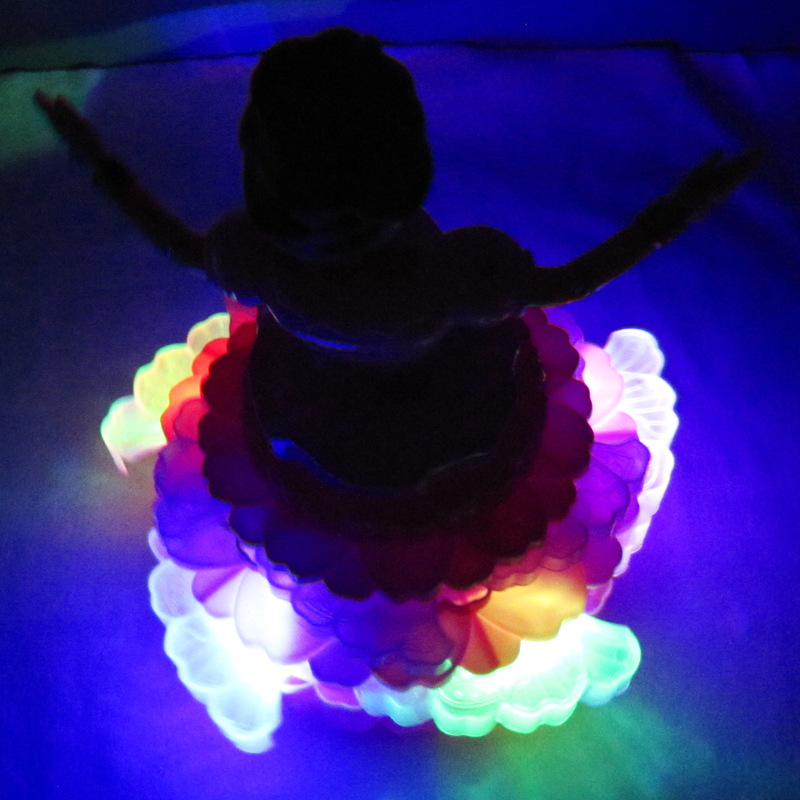 Muñeca de baile de los niños creativo música luminosa eléctrica princesa juguete al por mayor baile princesa robot