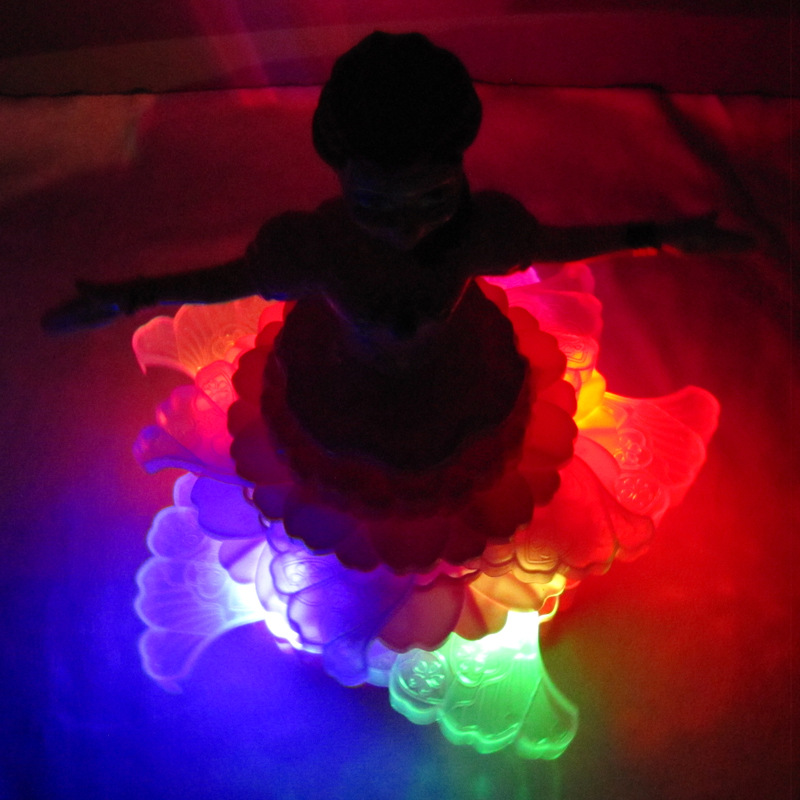 Muñeca de baile de los niños creativo música luminosa eléctrica princesa juguete al por mayor baile princesa robot
