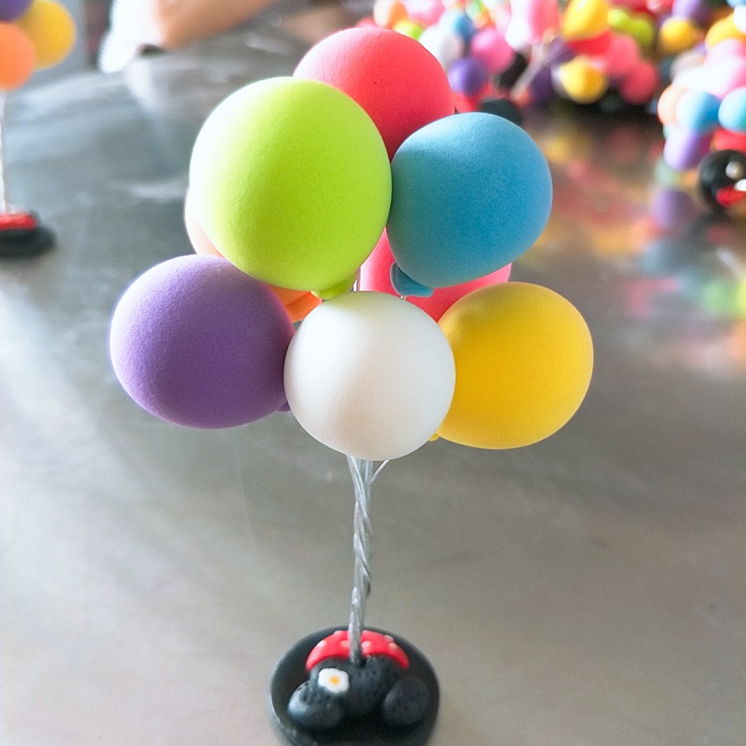 跨境七彩气球车载气球摆件彩色粘土告白气球8球仪表台香薰装饰球