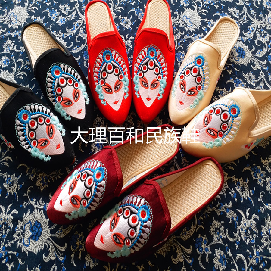 Ethnic slippers pointed-toe