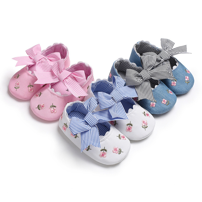 Baby shoes 0-1 year old female baby princess shoes spring summer autumn soft bottom baby embroidered toddler shoes a generation of hair