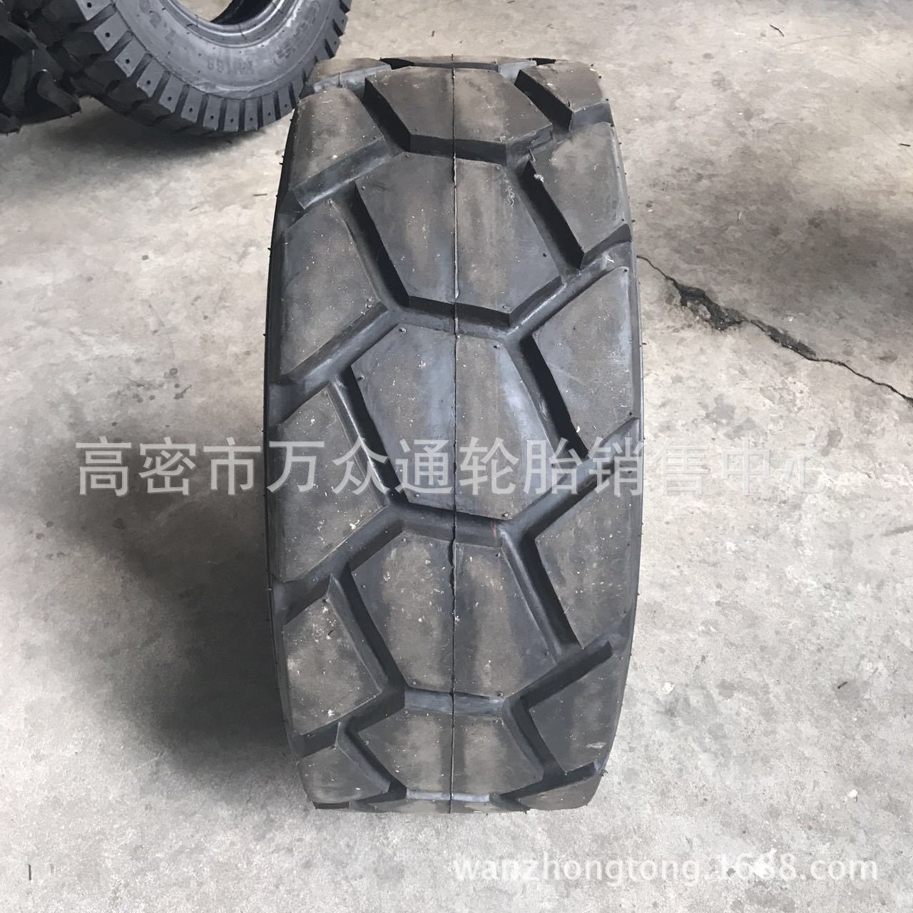 供应块花工程机械轮胎 12-16.5  滑移装载机轮胎 10-16.5