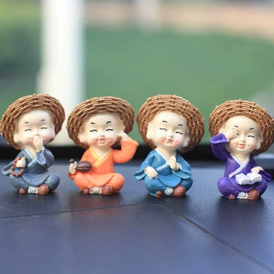 Straw hat monk creative center: Car ornaments