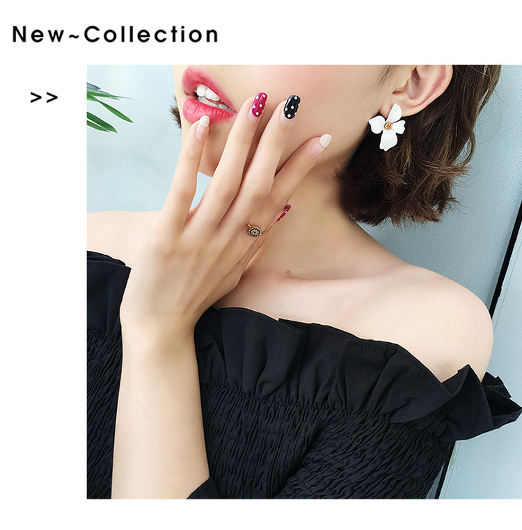 Flower Graceful And Fashionable Stud Earrings For Women